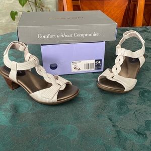 Ladies stylish t-strap sandal, size 6.5